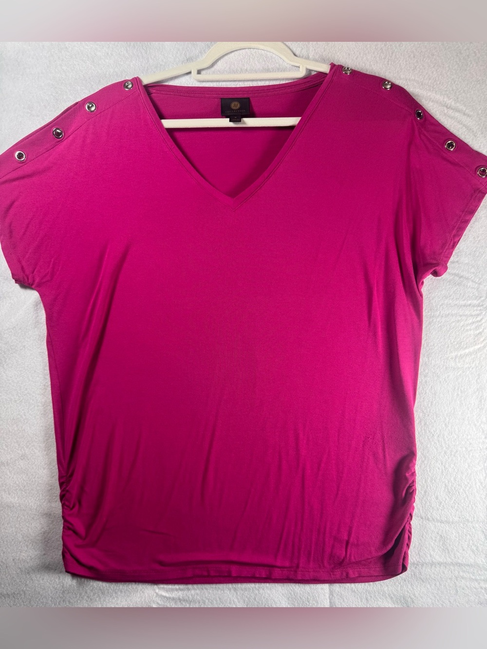 JM Collection Fuchsia Split Sleeve Grommet V-Neck Top Ruched Sides Medium